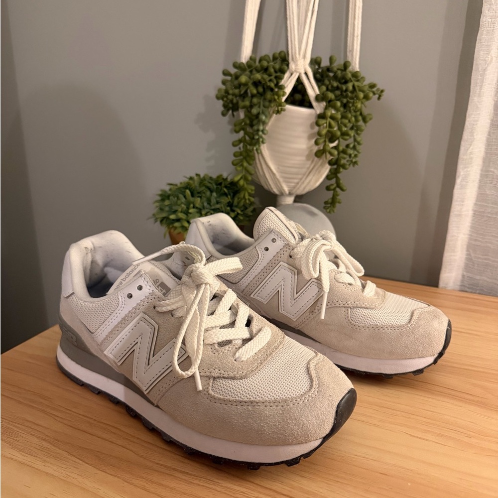 New Balance 574 EVW Women’s Sneakers – Size 6 – Light Beige/Cream